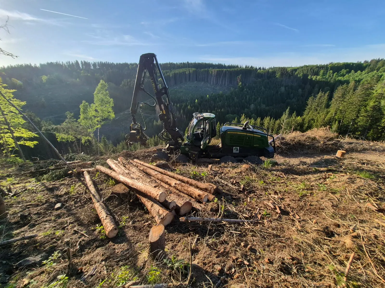 Harvester des Forstbetriebs Böhm beim Holzeinschlag im Frankenwald